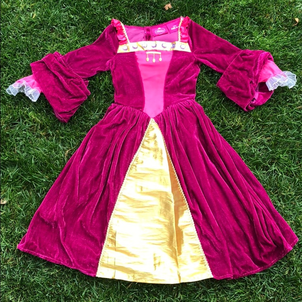 Girls Palace Princesses dress size: 4 to 6 yrs.
